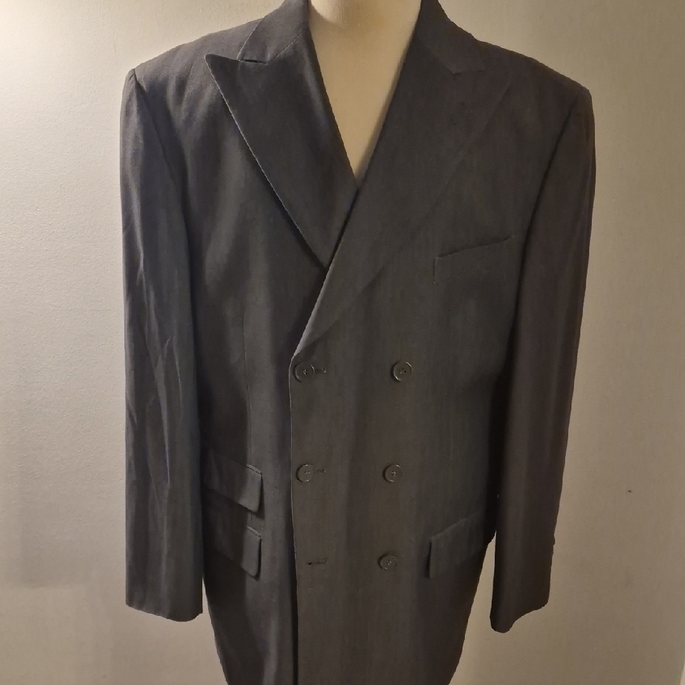 Elegant 3 Piece Double-Breasted Suit - Picture 2 of 11
